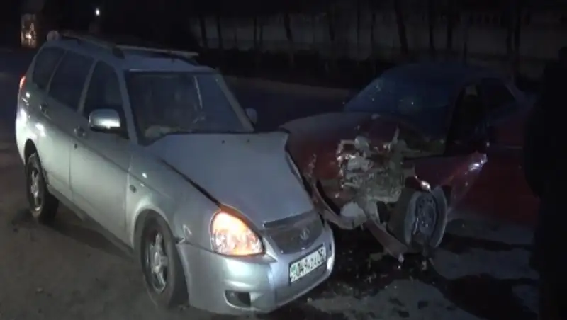 В Алматы «Лада» лоб в лоб столкнулась с «Тойотой»