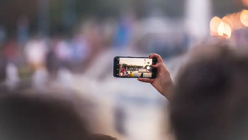 Регулярный обмен фотографиями в соцсетях вдвое повышает риск депрессии – ученые