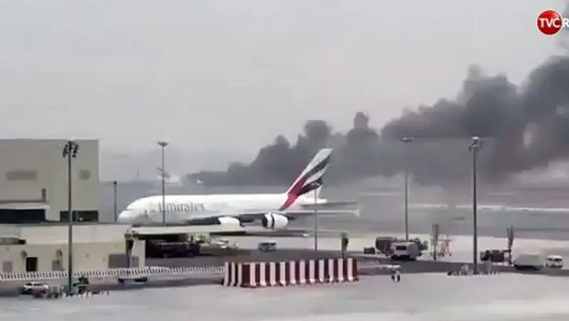 Авиакомпания назвала причину возгорания лайнера в Дубае