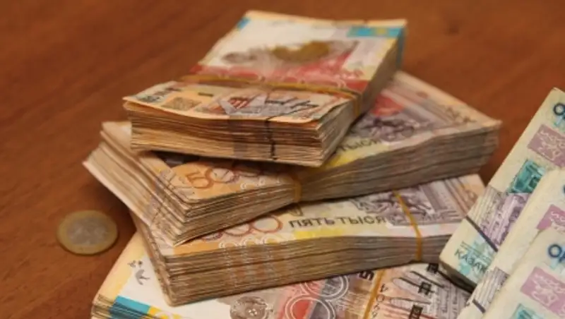 До 359 тенге снизился курс доллара на бирже