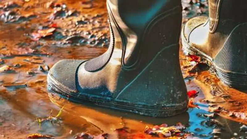 Нечистотами залило одну из улиц в Алматы