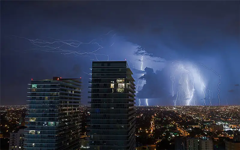 Молнии над Майами Молнии над Майами, фото - Новости Zakon.kz от 08.11.2013 20:30