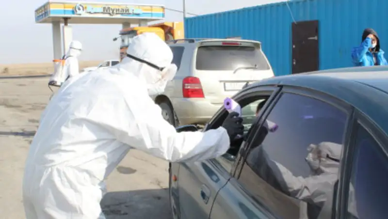 Дачники создали огромные пробки на кордонах Алматинской области