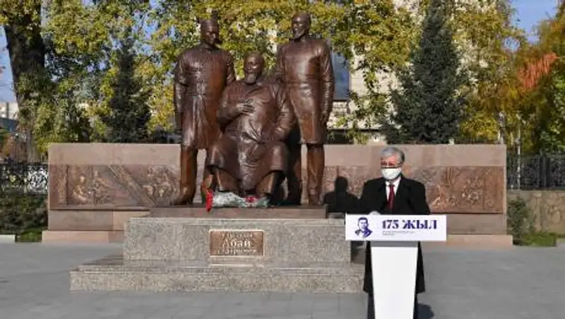 Токаев открыл памятник Абаю в Семее
