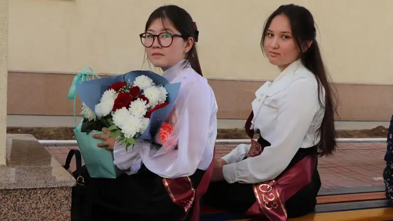 Казахстан школа линейка последний звонок, фото - Новости Zakon.kz от 01.06.2023 13:42