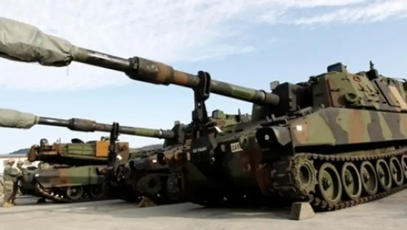 В Эстонию начала поступать тяжелая боевая техника США