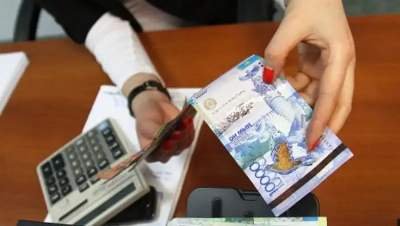 Среднемесячная зарплата в годовом выражении выросла в РК на 15,6%