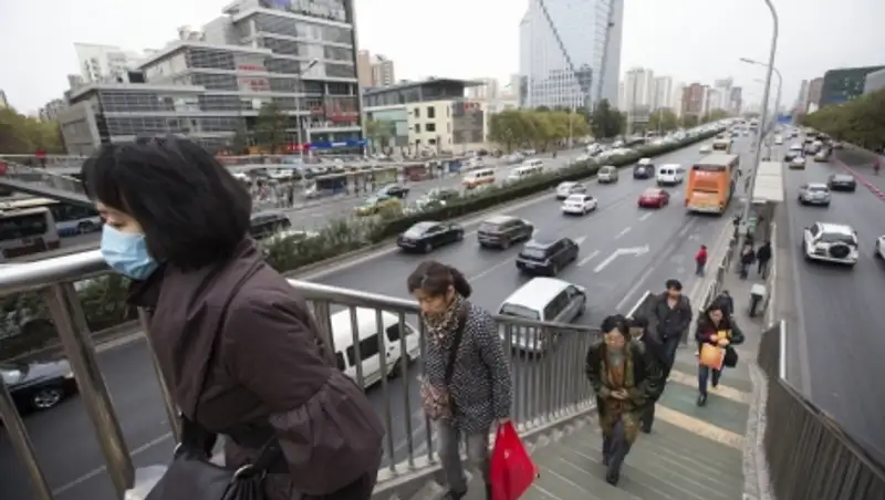 В Пекине из-за сильного смога объявлен повышенный уровень опасности