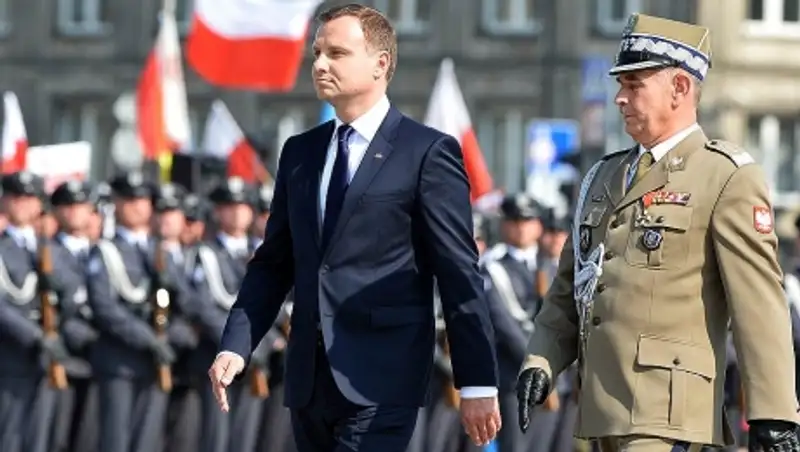 Президент Польши видит в России одну угрозу и требует войск НАТО в поддержку