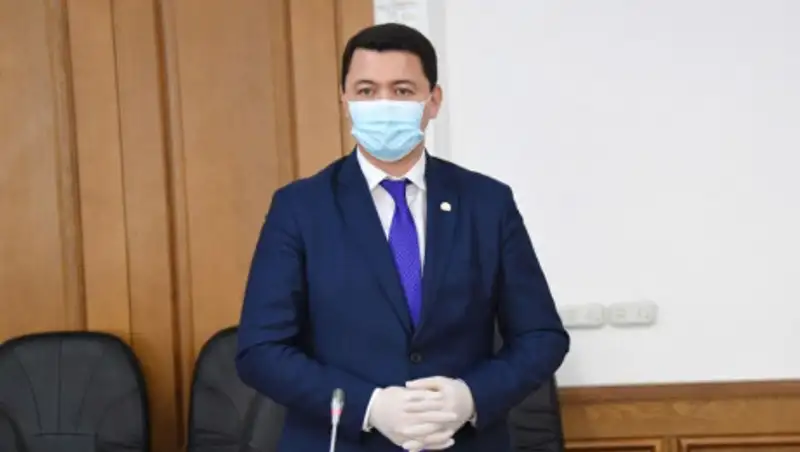 Будут ли Бекшин и Надыров прививаться казахстанской вакциной?