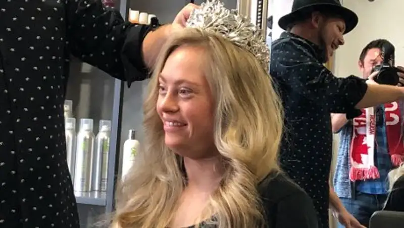 В США девушка с синдромом Дауна впервые победила на конкурсе красоты