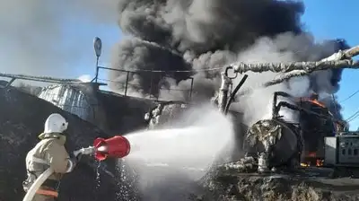 Бочки с битумом горели в Абайской области, фото - Новости Zakon.kz от 03.07.2023 14:57