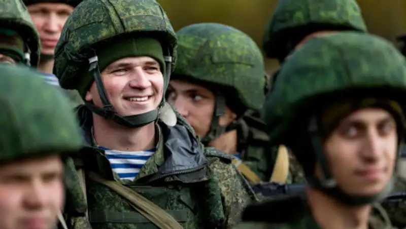 Причину дедовщины в российской армии назвали в Госдуме