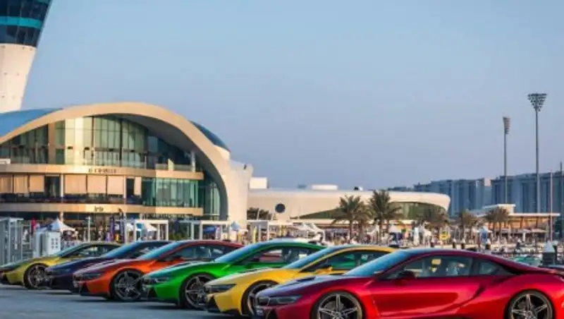 В 2017 году BMW обновит гибридный спорткар i8