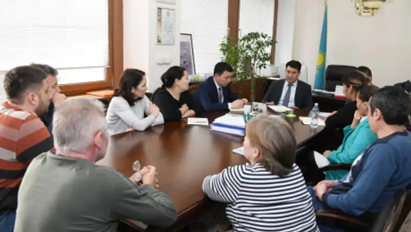 Продолжение истории с хоккейными кружками на Almaty Arena