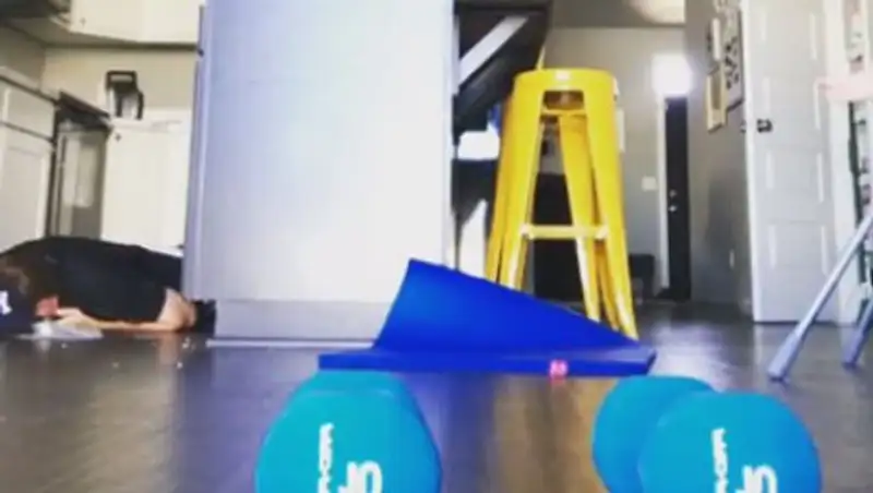 Неудачная тренировка мужа с женой насмешила Instagram