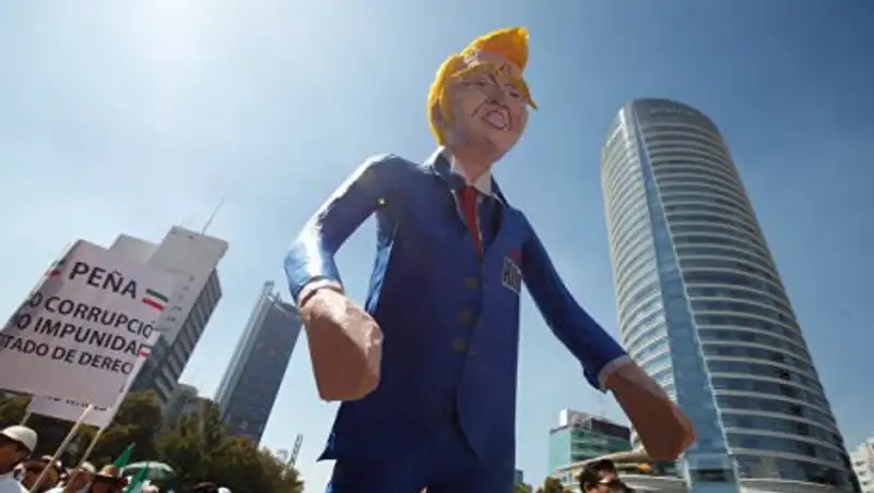 В Мексике тысячи людей приняли участие в протесте против политики Трампа