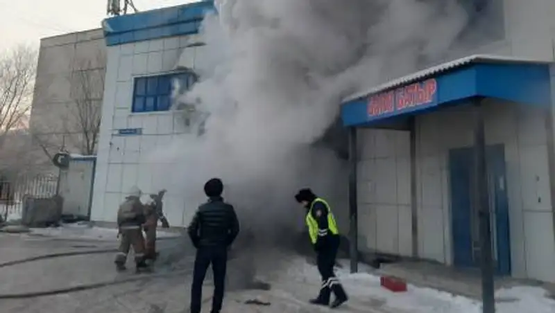 13 автомобилей сгорело на столичной автомойке