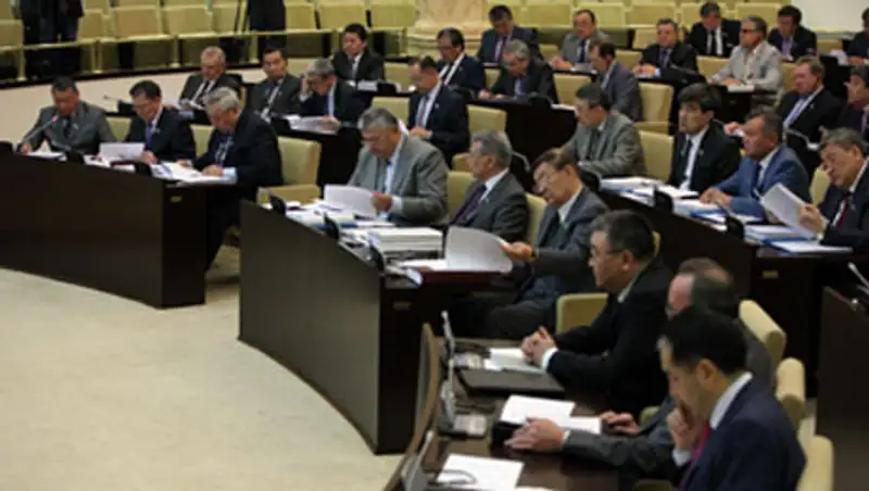 Сенаторы одобрили налог на роскошь, фото - Новости Zakon.kz от 22.11.2013 04:10