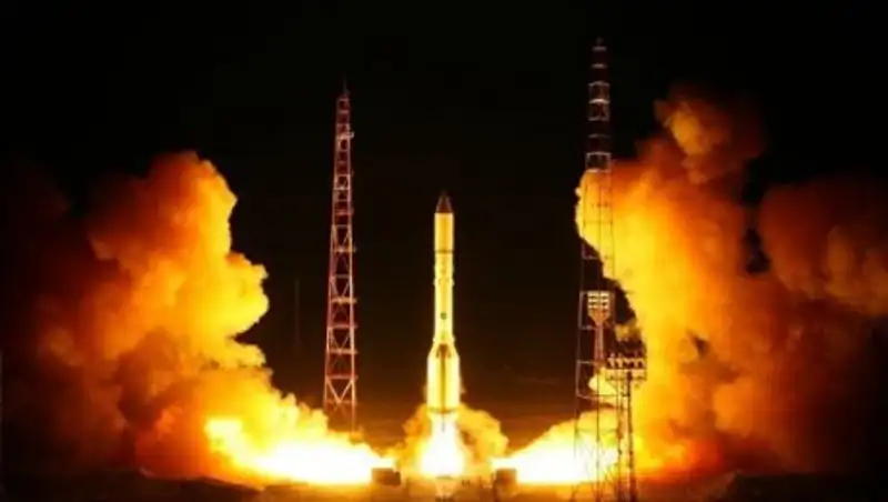C «Байконура» успешно стартовала ракета-носитель «Протон-М» с испанским спутником связи