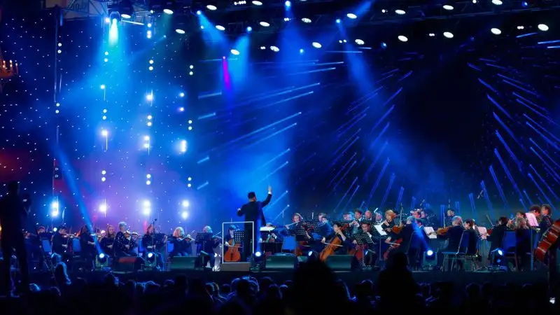 100 добрых дел: Halyk приглашает на концерт под открытым небом , фото - Новости Zakon.kz от 17.08.2023 10:39