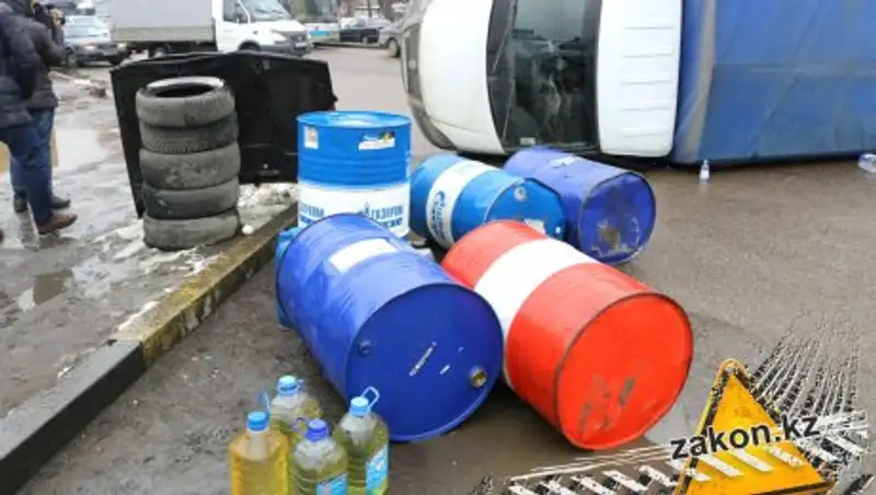 В Алматы перевернулась груженная горючими веществами ГАЗель 