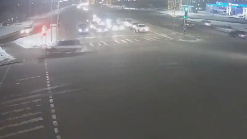 Пьяный водитель снес светофор в Нур-Султане