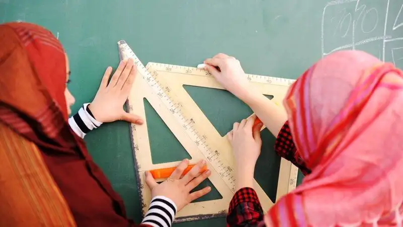 В Иране арестовано более 100 человек по подозрению в отравлении школьниц