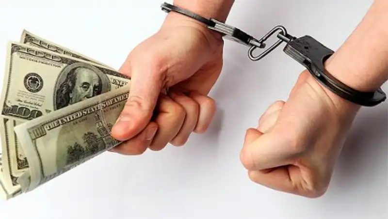 В присвоении $1,2 млн подозревают представителя Комитета госдоходов