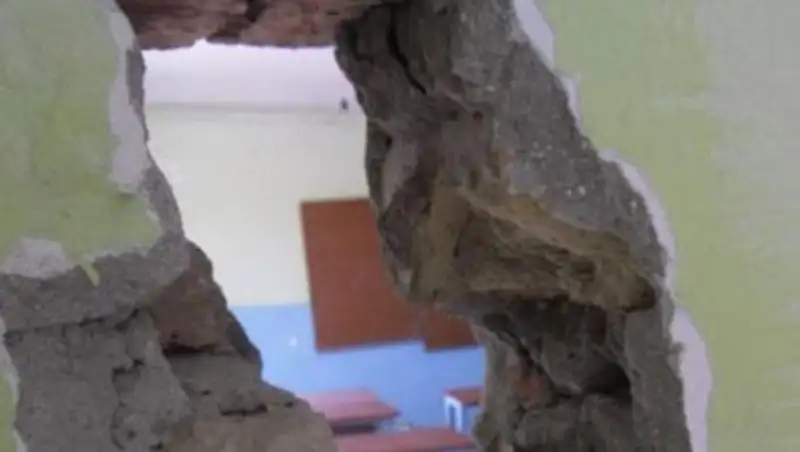 36 школ в ВКО находятся в аварийном состоянии