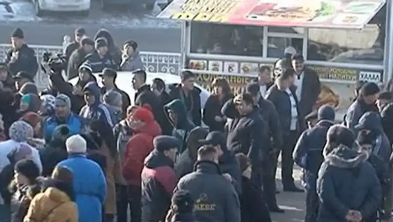 Торговцы мясом вышли на стихийный митинг в Шымкенте