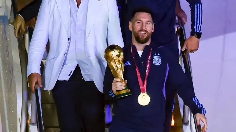 Месси планирует привезти Кубок мира в Париж