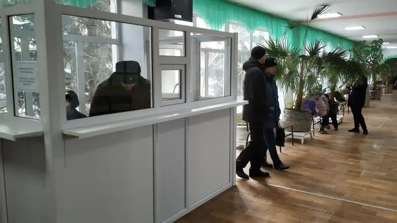 Принес топор и нож: что известно о девятикласснике, ранившем троих школьников в Петропавловске