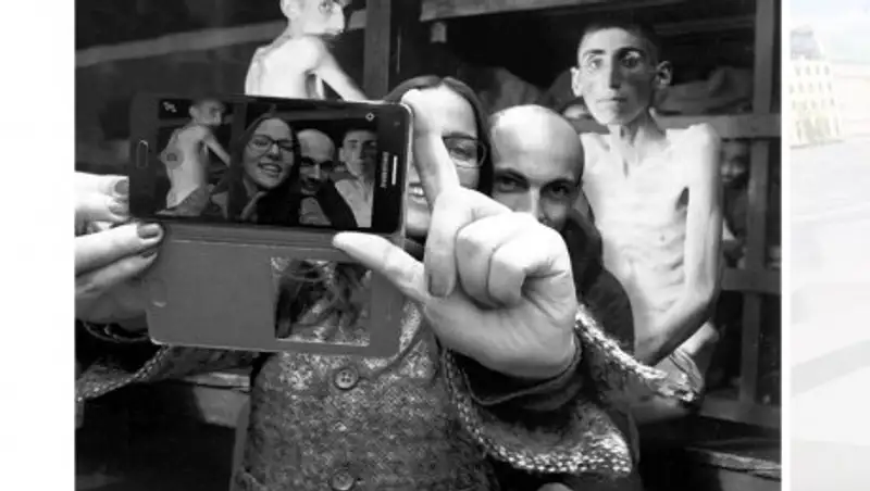 Селфи туристов совместили с жертвами холокоста