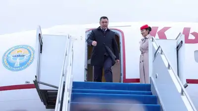 Садыр Жапаров прилетел в Астану на саммит ОТГ