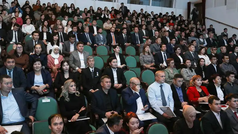 На западе Казахстана отметили лучших представителей социально ответственного бизнеса, фото - Новости Zakon.kz от 24.11.2022 16:06