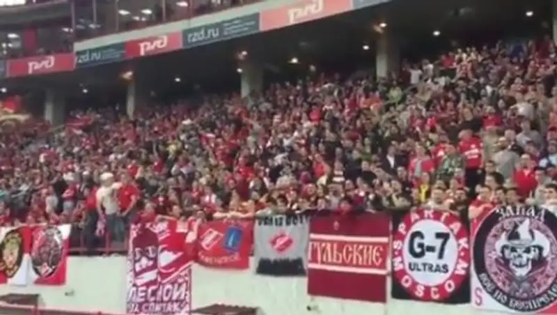 Фанаты «Спартака» сравнили вратаря «Локомотива» с обезьяной во время матча