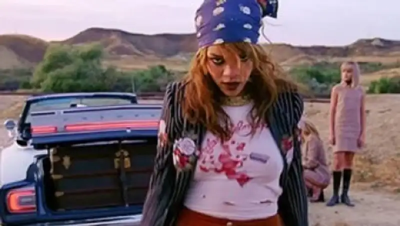 Голая Рианна шокировала поклонников новым клипом