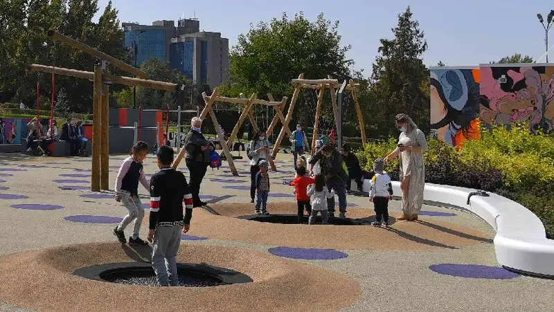 Пособия-2022: сколько получают многодетные казахстанские семьи