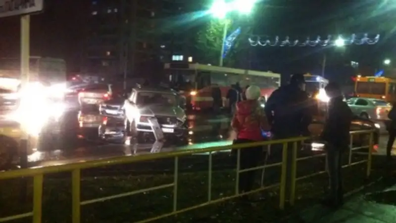 «Взбесившийся» автобус в Рудном устроил массовое ДТП