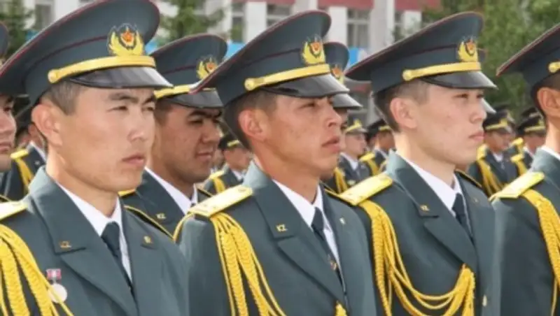 Офицерский состав казахстанской армии пополнился выпускниками военных вузов