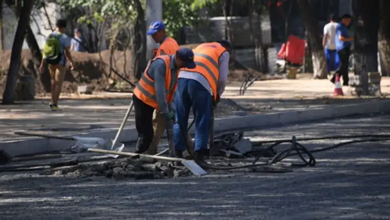 Тысячи людей остались без света в Алматы
