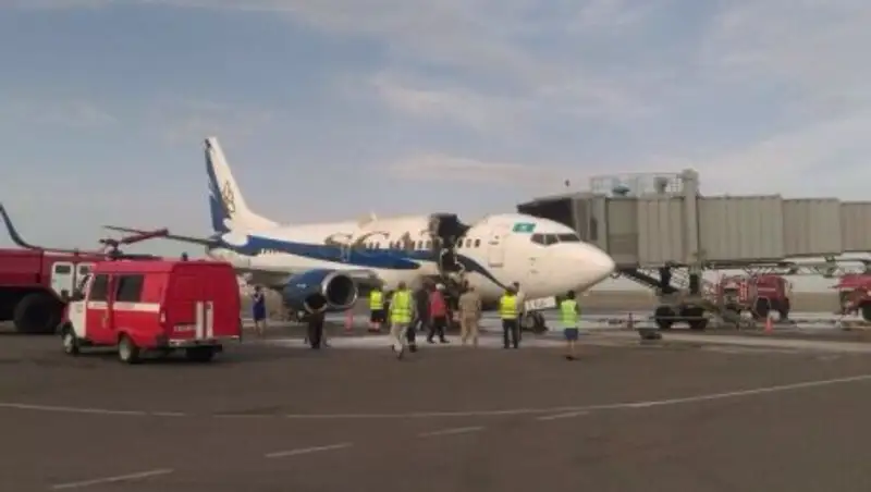 Сгоревший в 2015 году самолет Boeing-737 вывезли с территории аэропорта Актау