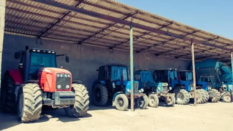 794 крестьянских хозяйства Мактааральского района, объединившись, приобрели 12 тракторов