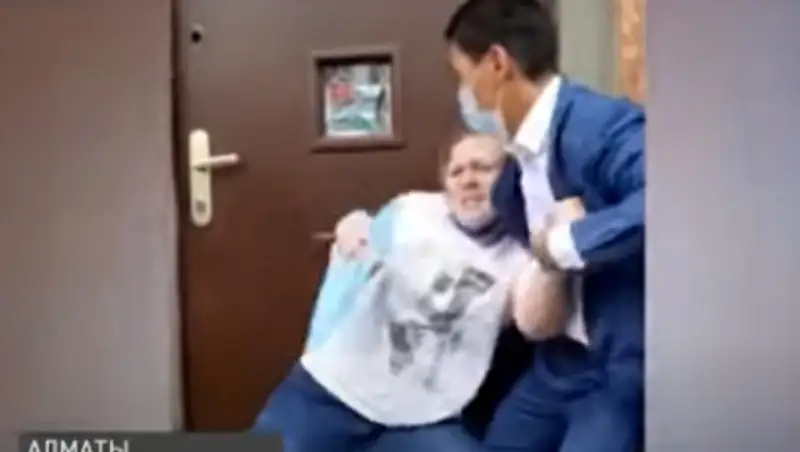 Новые подробности в инциденте с попыткой выселения из дома алматинской семьи