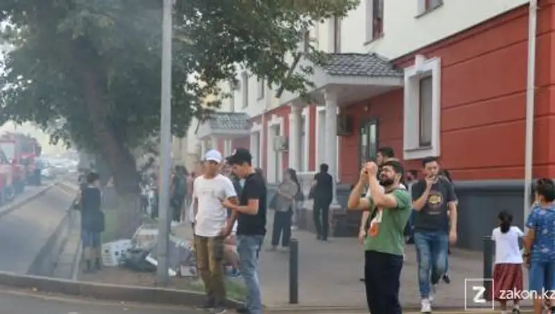 Сильный пожар в Алматы - комментарии очевидцев