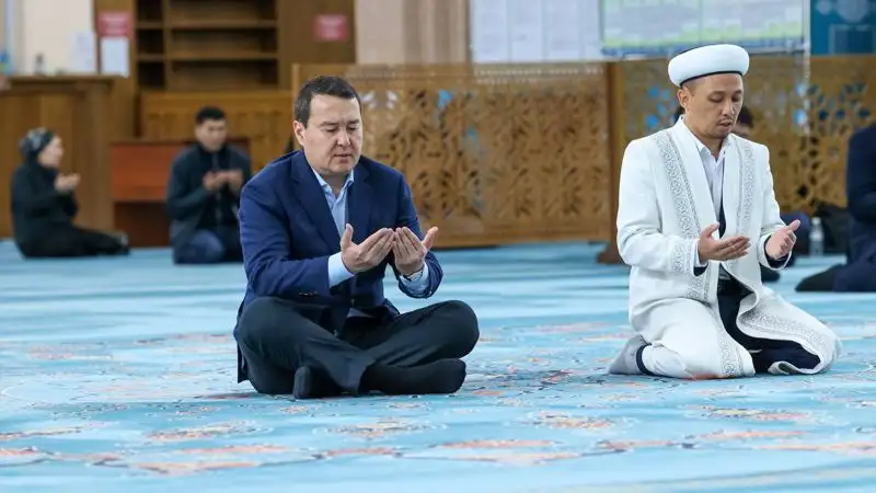 Алихан Смаилов поздравил казахстанцев с праздником Курбан айт