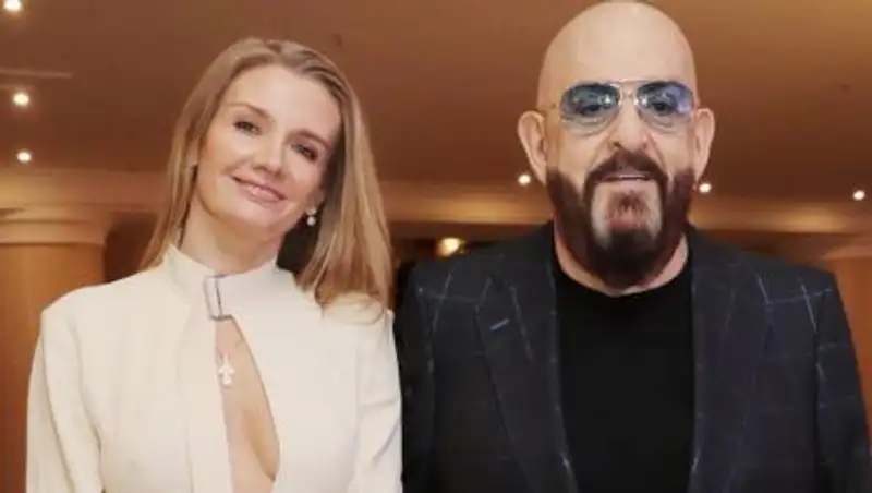 Шуфутинский тайно женился на танцовщице