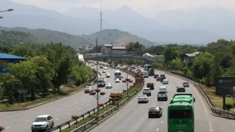 Водителя автобуса оштрафовали за загрязнение воздуха в Алматы