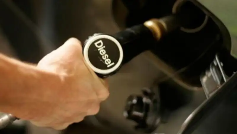 Минэнерго: Для нужд сельского хозяйства дизель отпускают по цене 150 тенге с НПЗ